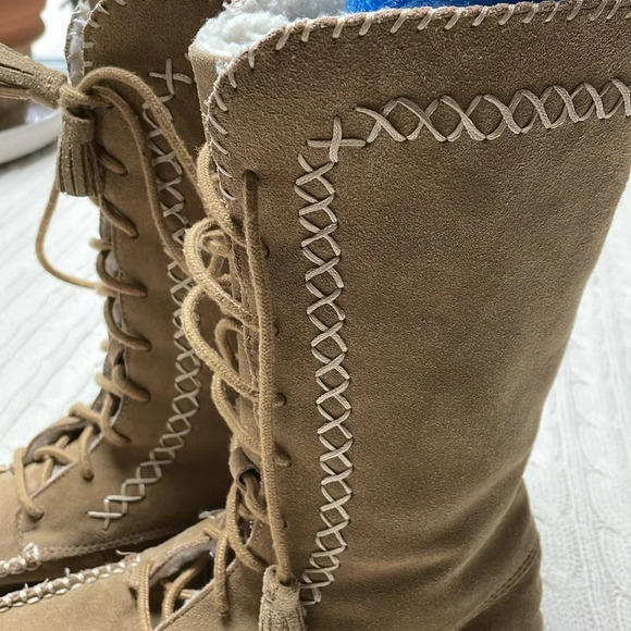 Lands’ End Sz 5 suede moccasin boots. Laces Sherpa lining. 11” tall “x” detail - Picture 2 of 13